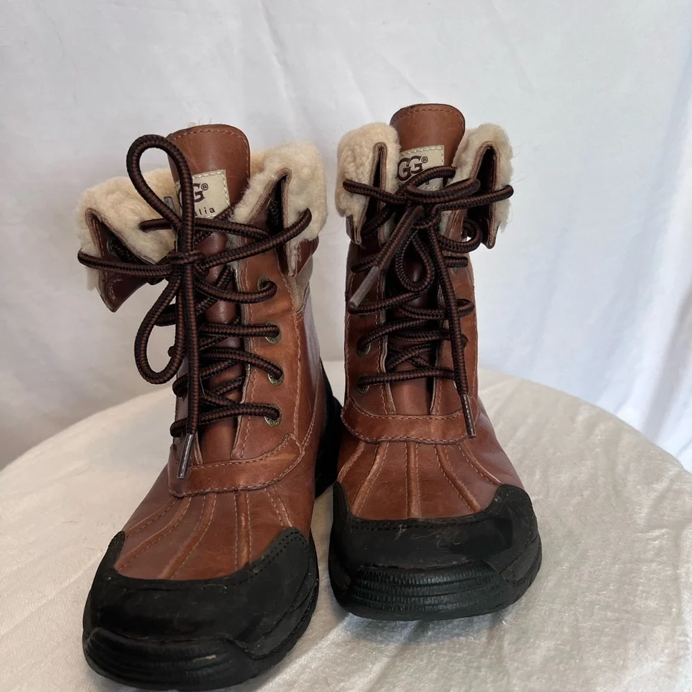 UGG Youth Butte II Worchester Tan and Black Leather Boots with Cream Lining